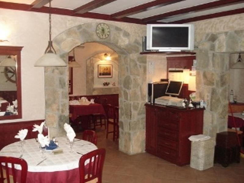 Pansion Marco Polo Hotel Петркане Екстериор снимка