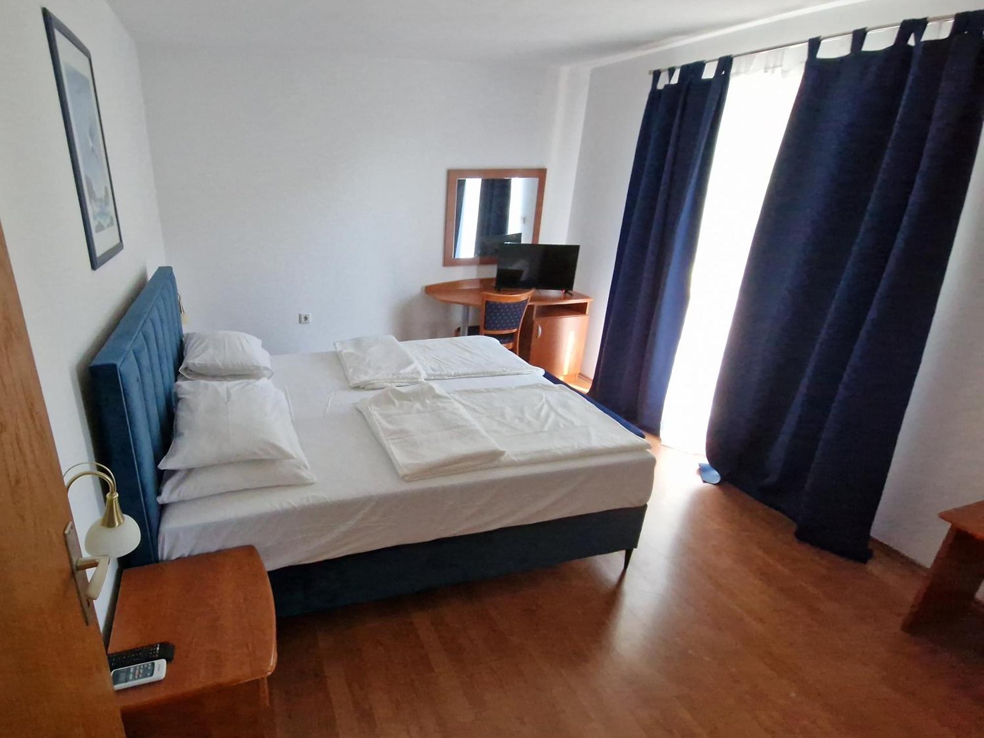 Pansion Marco Polo Hotel Петркане Екстериор снимка