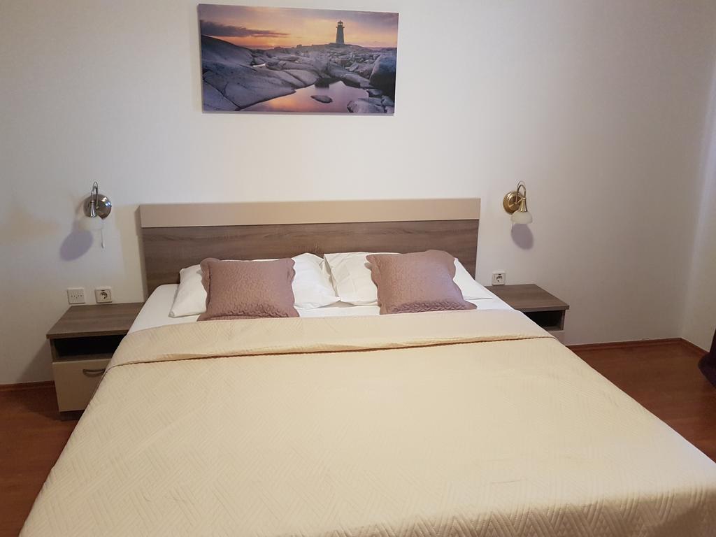 Pansion Marco Polo Hotel Петркане Екстериор снимка