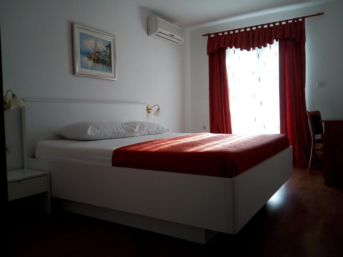 Pansion Marco Polo Hotel Петркане Екстериор снимка